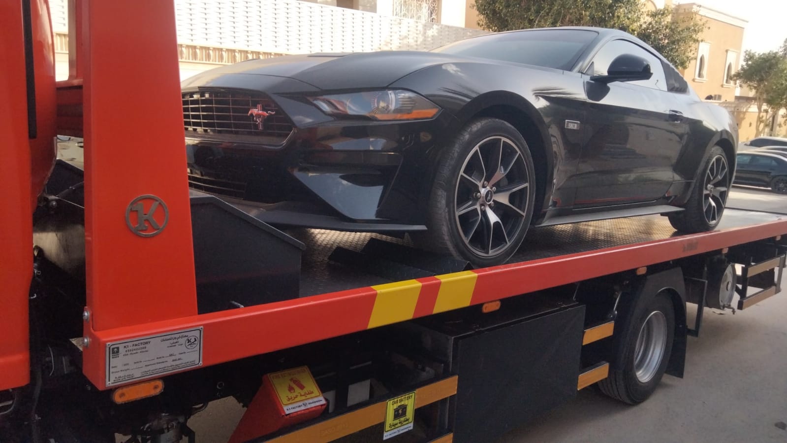 مشهد سطحة هيدروليك رأسي في جدة