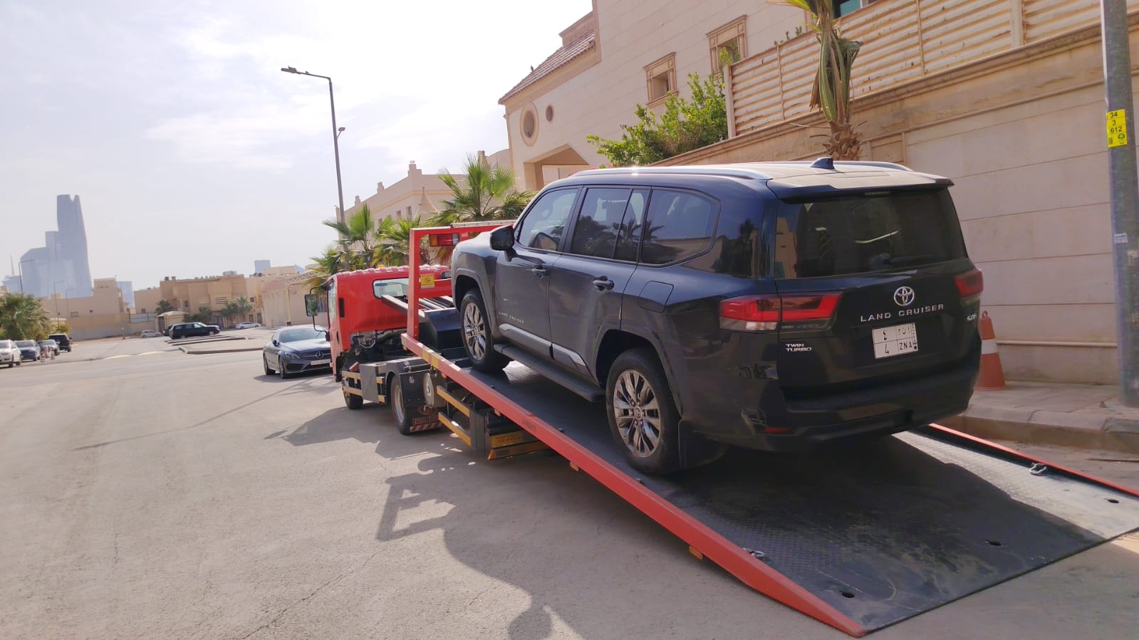 سطحة هيدروليك واسعة لمهام الفانات والتجاري الخفيف في جدة