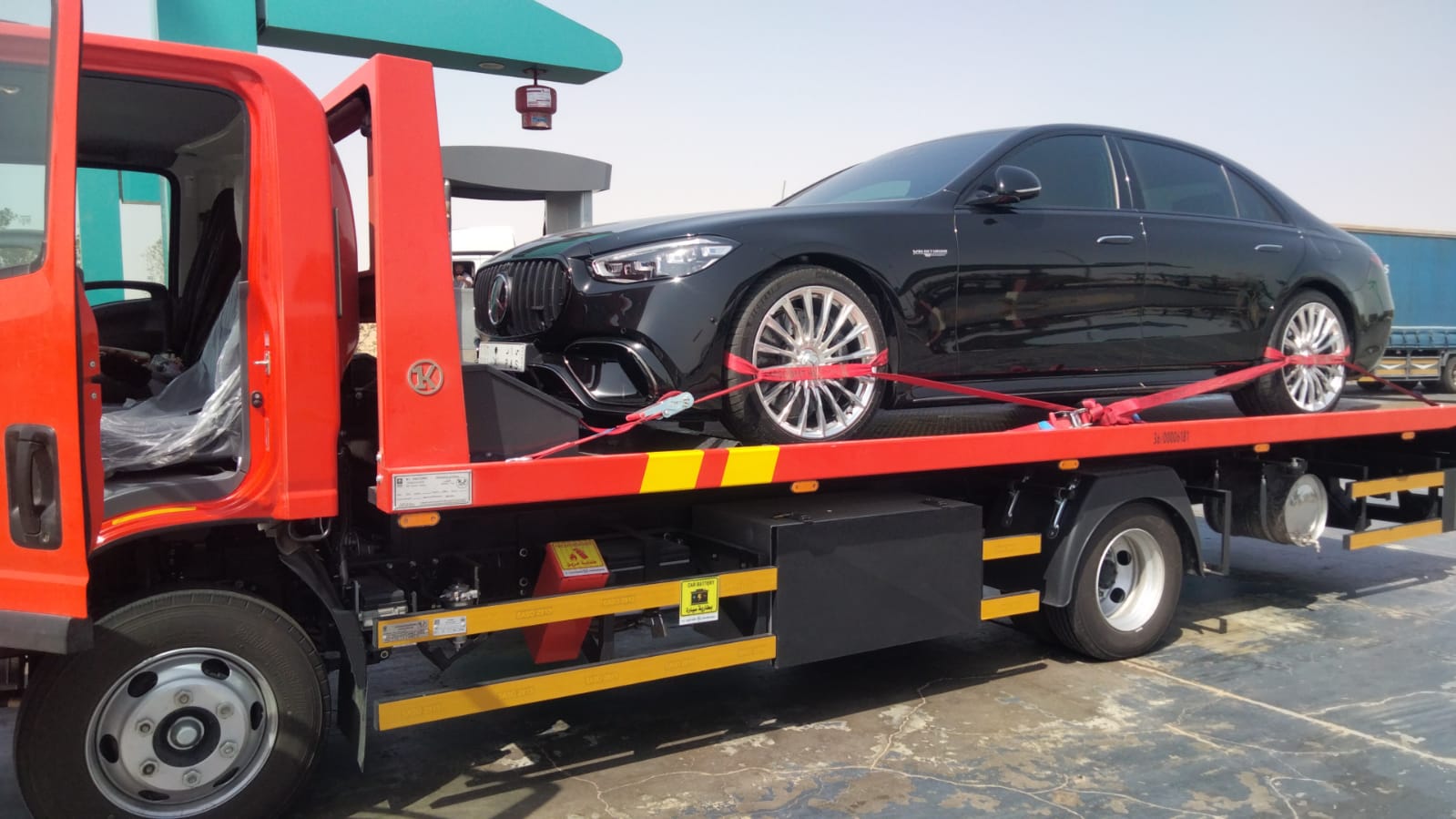 مهمة سطحة ليلية بإطار واسع